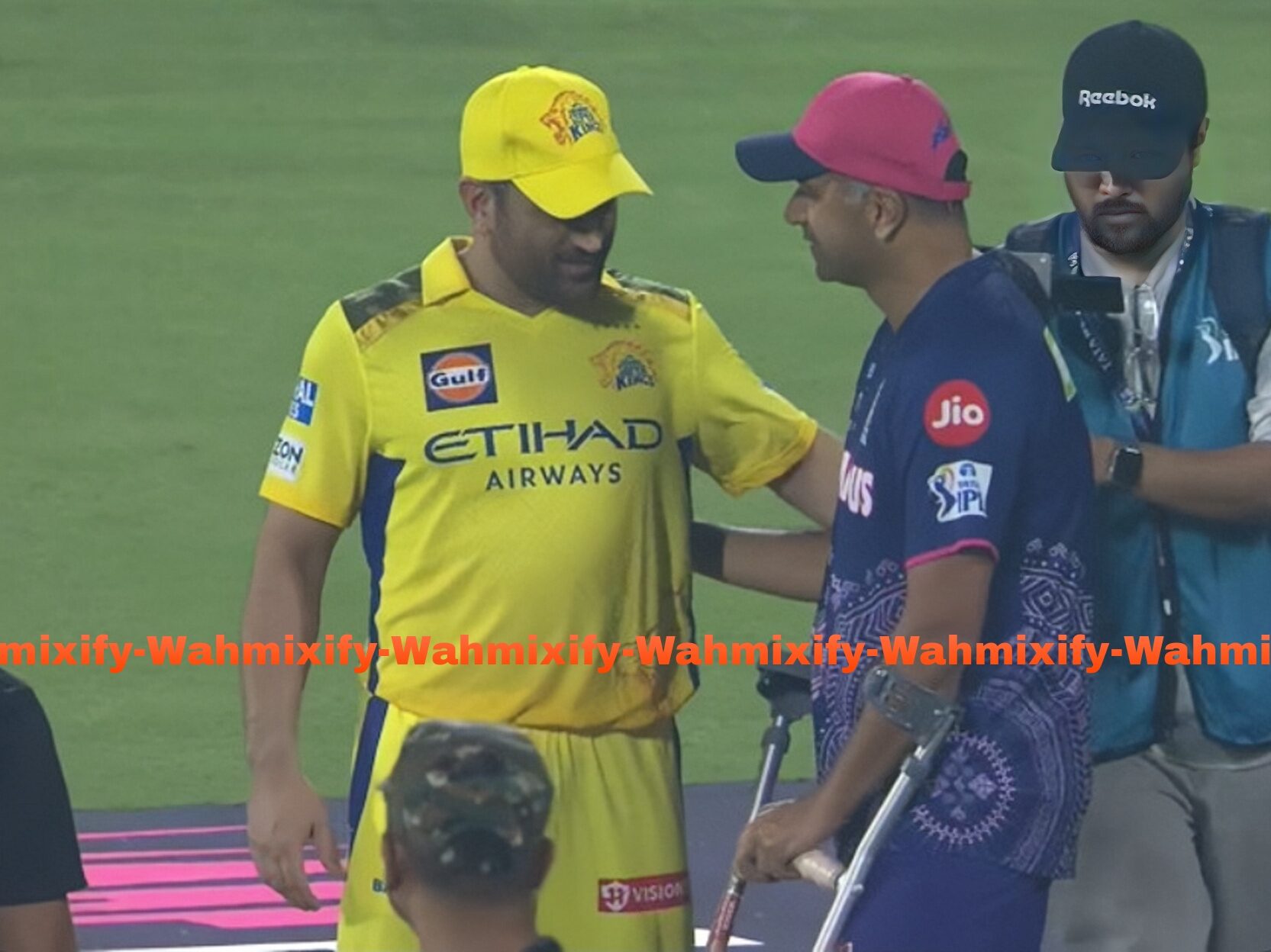 1743423503138-edited Tata Ipl 2025:(RR Vs CSK) Dravid on the field with the help of crutches, Dhoni came running, the emotional moment won hearts