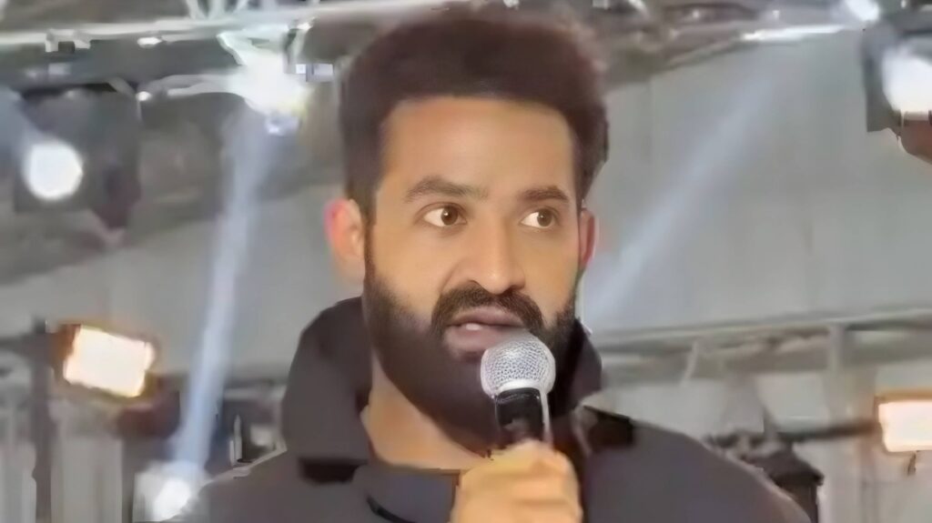 picsart_25-08-11_17-19-39-4251204221468471536073-1024x575 War 2 News - War 2 actor started showing tantrums to fans, said- when I say, you...